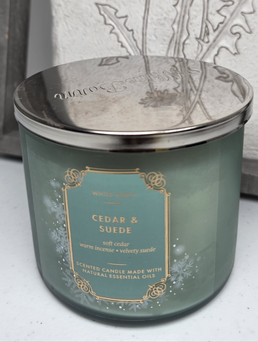 White Barn Cedar & Suede Candle | NWOT